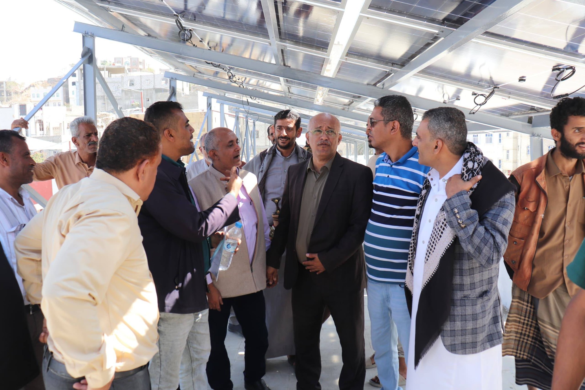 التسليم النهائي لمشروع وحدة ضخ مياه بالطاقة الشمسية لبئر العقيبات منطقة البعرارة مديرية المظفر.